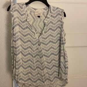 Ruffled sleeveless top bundle